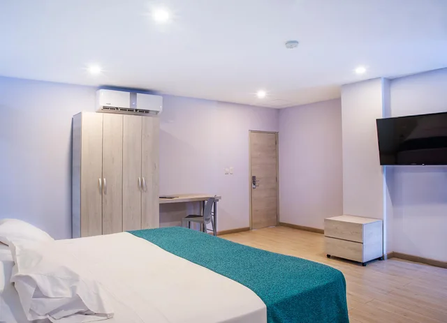 جناح جونيور، Santorini Casablanca 2/4