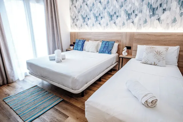 غرفة قياسية ثلاثية بثلاثة أسرّة، Sweet Lloret Suites 1/5