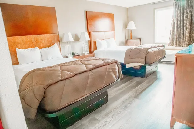 غرفة بسريرين مزدوجين، Country Garden Suites 1/10