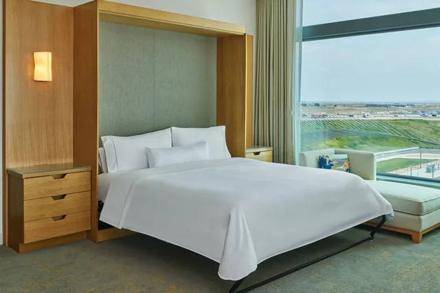 جناح بسرير كينج بغرفتي نوم، The Westin Denver International Airport 2/10