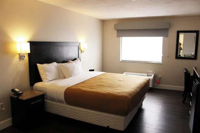 غرفة بسرير كوين لذوي الإعاقة، Quality Inn Del Rio 2/4