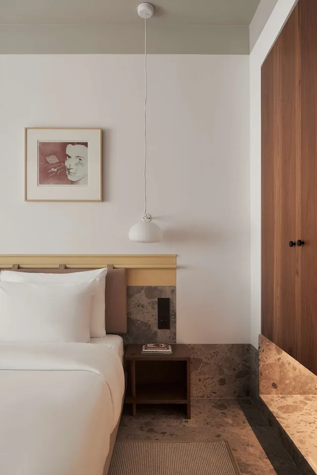 غرفة سيغنتشر بسرير كينج، The Social Athens Hotel, a member of Radisson Individuals 2/6