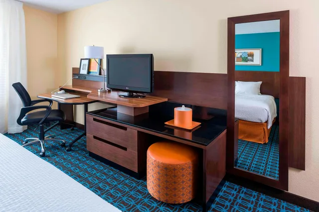 Room, King Bed, Fairfield Inn And Suites By Marriott Mansfield Ontario 3/4