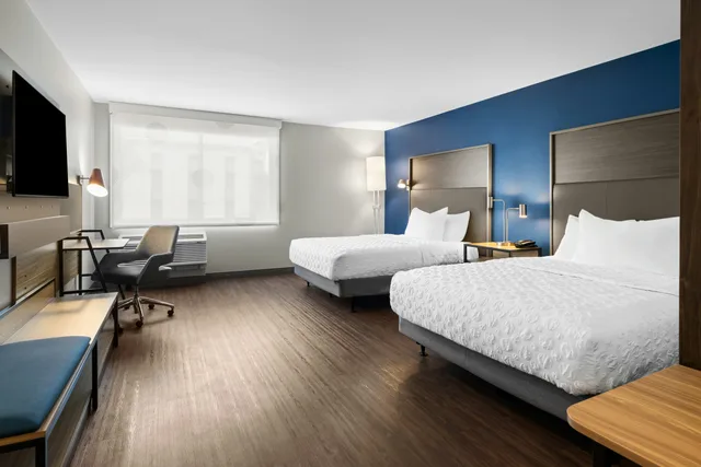 غرفة بسريرين كوين لذوي الإعاقة، Tru by Hilton Wisconsin Dells 1/4