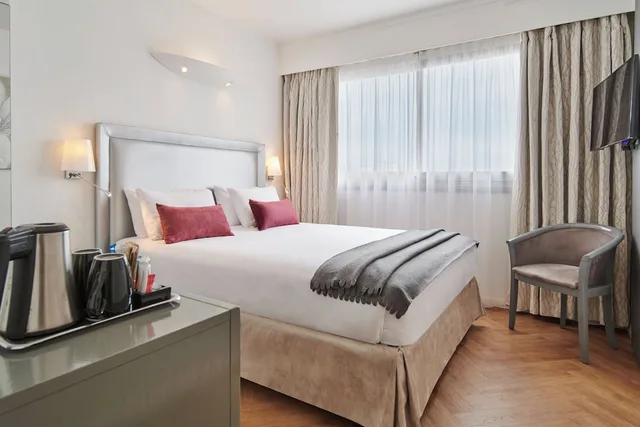 Standard, Twin Beds, City or Courtyard View، Hotel Charlemagne by Happyculture 5/10