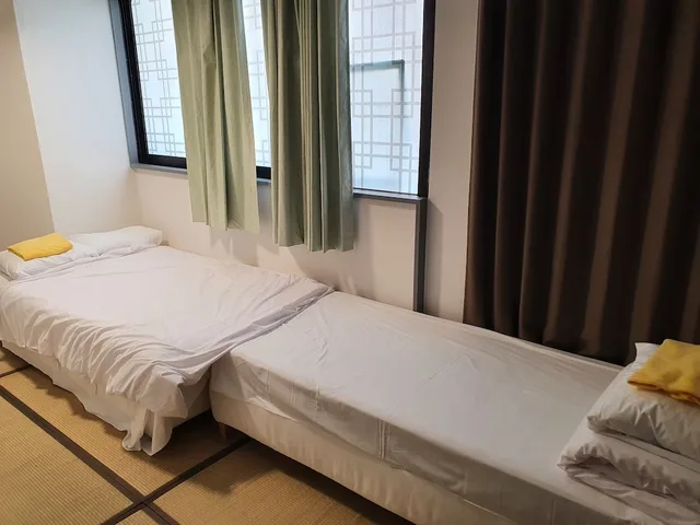 غرفة اقتصادية بسرير مزدوج وسرير فردي بغرفة نوم واحدة بحمام خاص، Shinjuku Sky Capsule - Hostel 2/10