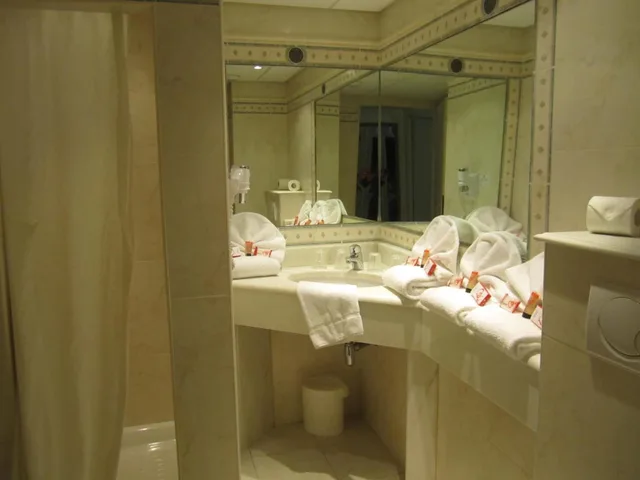 غرفة كومفورت ثلاثية بسرير مزدوج وسرير فردي، Hotel Le Rocher 7/9