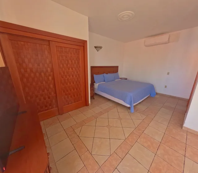 غرفة قياسية بسرير كينج، West Bay Colonial 1/5