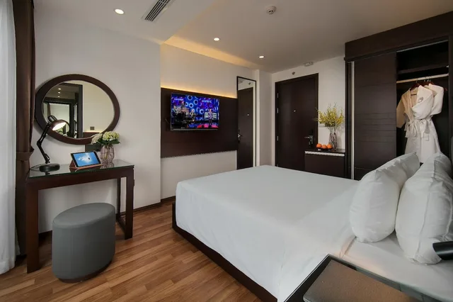 جناح بسرير كوين بشرفة، Hanoi Fiesta Hotel & Spa 2/4