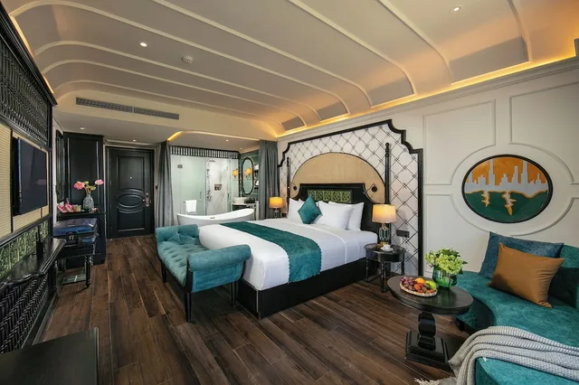 غرفة ديلوكس بسرير كينج بشرفة، Grand Sunrise Palace Hoi An 2/3