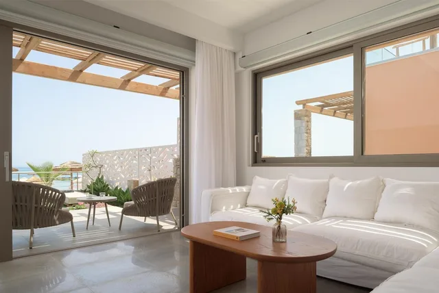 Villa, King Bed, Beach Front, Sea Front, Sofa، High Beach Resort & Spa 3/5