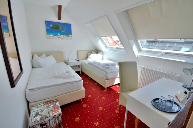 غرفة بأربعة أسرّة وسرير فردي، Flair Hotel Alt Connewitz 3/10