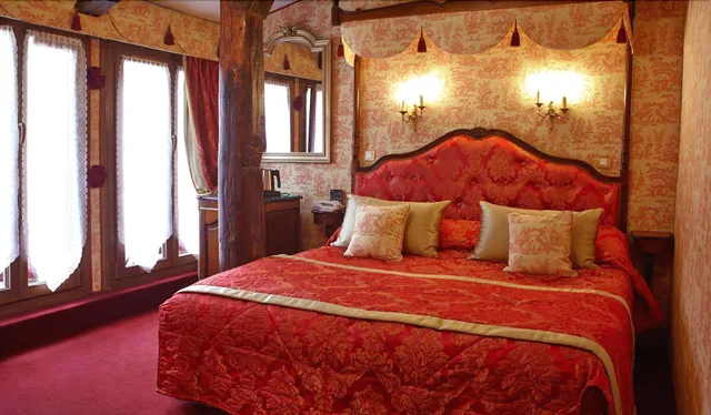 غرفة سوبيريور بسرير كوين بشرفة، Hotel des Orfevres 2/10