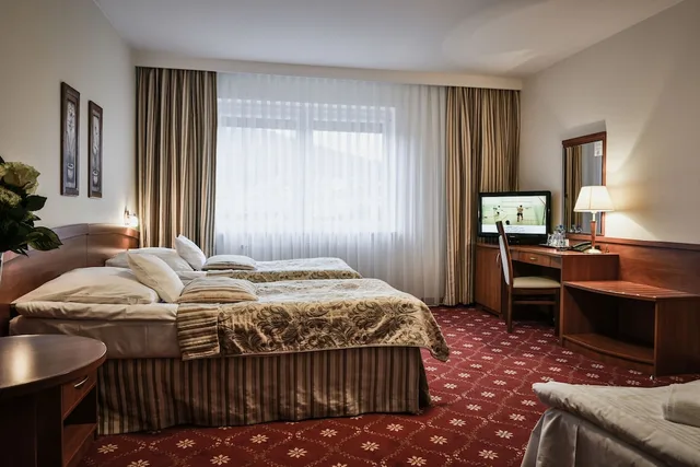 غرفة عائلية بسرير مزدوج مع أريكة، Hotel SPA Faltom Gdynia Rumia 3/7