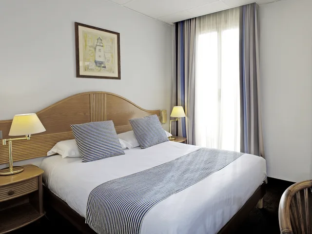 غرفة بشرفة مفردة بسرير مزدوج، Hotel Esprit D Azur 1/3