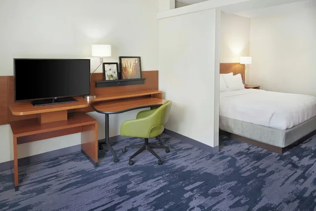 Suite, King Bed, Sofa, Fairfield Inn Suites Reading Wyomissing 4/6