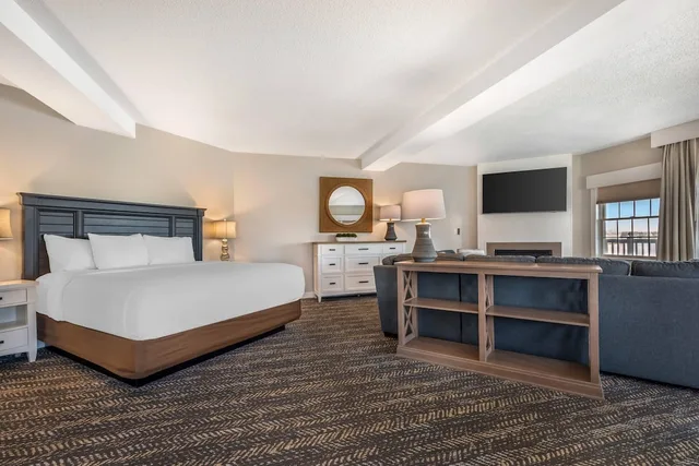 Presidential, Suite, King Bed, Bay Front, Sofa، Comfort Suites Chincoteague Island Bayfront Resort 3/10