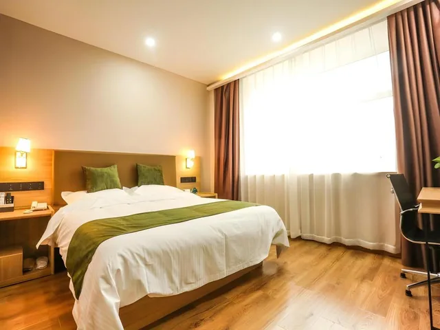 غرفة بزنس بسرير كينج وسرير كوين، GreenTree Inn Express Xuzhou Pizhou Tiefu Town Bus station 1/1