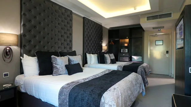 غرفة تنفيذية بسريرين منفصلين، The Continental Hotel 2/3
