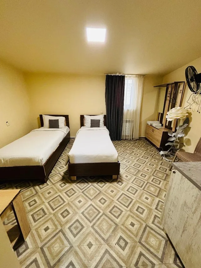 Budget, Twin Beds, Alex Hotel 2/2