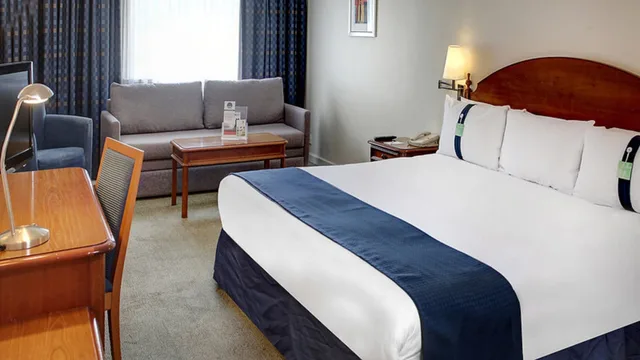 غرفة بريميوم بسرير كينج، Holiday Inn Aylesbury 2/8