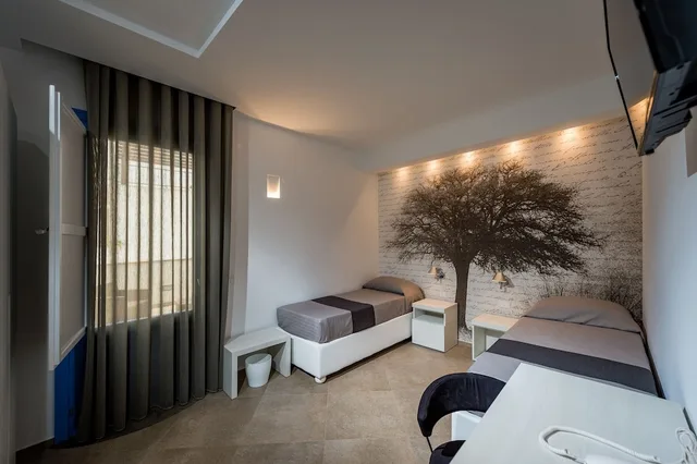 غرفة بسرير كوين بإطلالة على الفناء بشرفة، Hotel Vento Del Sud 4/8