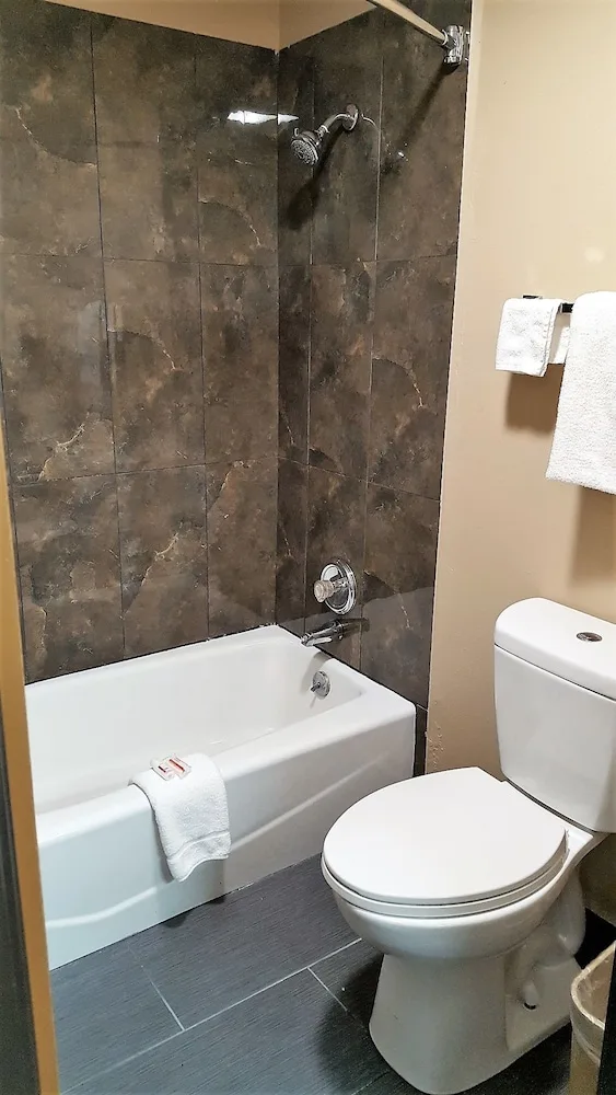 غرفة قياسية بسرير كينج، Super 8 by Wyndham O'Fallon MO/St. Louis Area 4/7