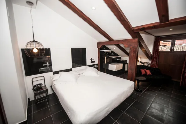 Room, King Bed, Attic، Posada Del Leon de Oro 2/10