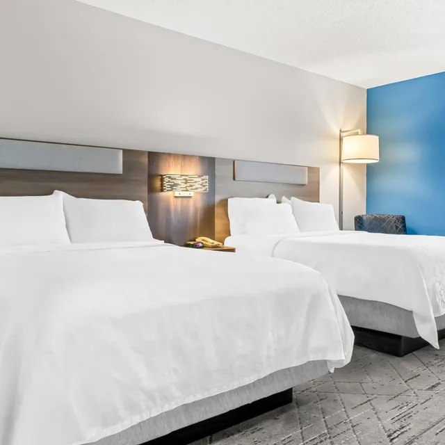 جناح بسريرين، Holiday Inn Express Suites Detroit North Roseville 1/5