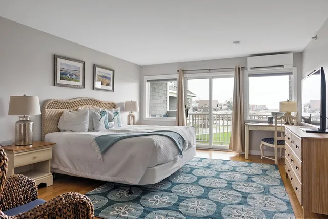 Room, King Bed, Port Side, Water View، Nonantum Resort 1/5