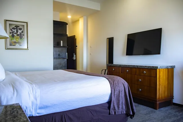 غرفة قياسية بسرير كينج لذوي الإعاقة، Best Western Plus Sacramento 2/4
