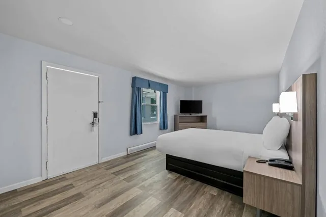 Efficiency, Suite, 1 King and 2 Queen Beds، Suburban Studios Newport News - Hampton 1/6
