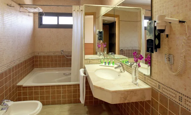 Room, Triple, Single, 3 Beds، Sb Express Tarragona Hotel 8/9