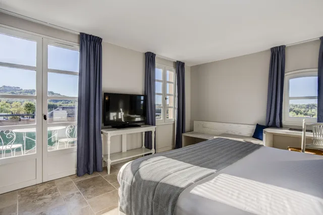 Suite, Queen Bed, Sea View, Sofa, Terrace, Le Fregate Provence 4/5