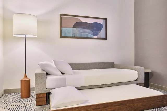 جناح بسرير كينج مع سرير سحّاب إضافي لذوي الإعاقة، Springhill Suites Phoenix Glendale Peoria 1/7