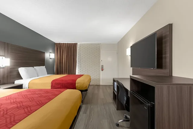 غرفة قياسية بسرير مزدوج، Econo Lodge Creedmoor - Butner 6/10