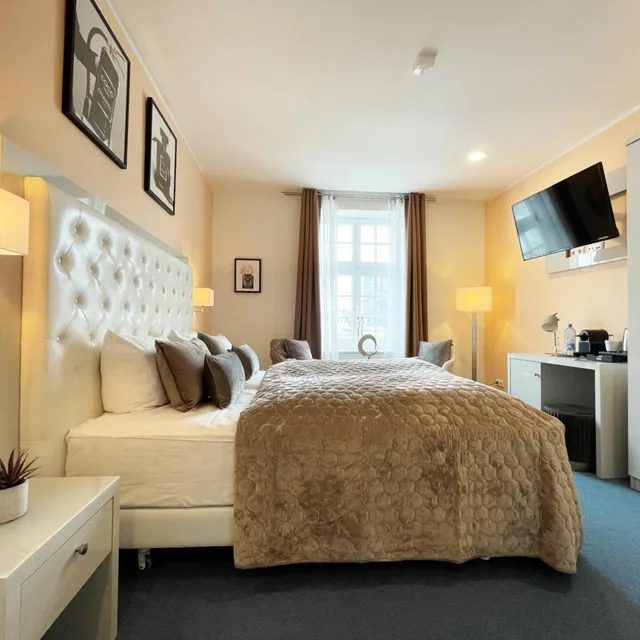 Room, Double Bed, River View, Large, Rhein Hotel St.Martin 2/10
