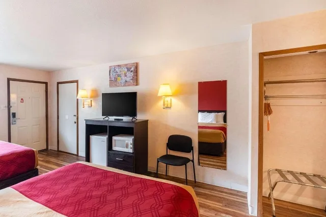 غرفة بسريرين كوين، Econo Lodge Spotsylvania Town Center 4/6
