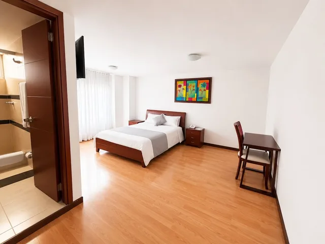 Room, Queen Bed, Nogal Suite Hotel Pasto 8/10