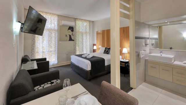 غرفة بريميوم بسرير كوين، ROSE CITY MOTOR INN 2/2