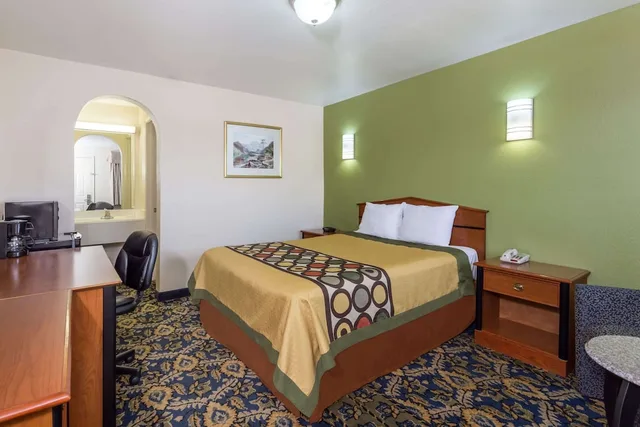 غرفة بسرير كوين، Knights Inn Franklin Ave Waco 1/3