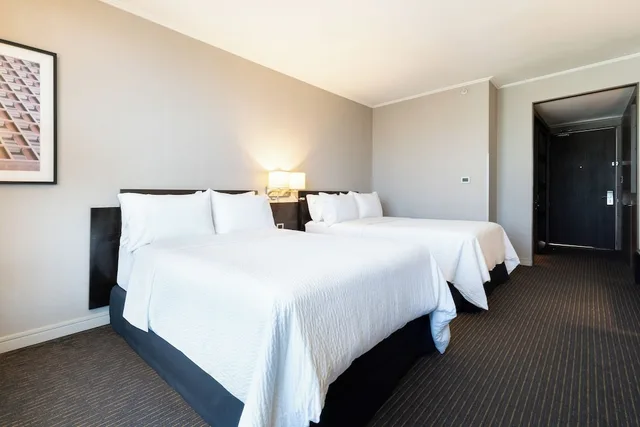 Standard, 2 Queen Beds, Holiday Inn Santiago Airport 7/10