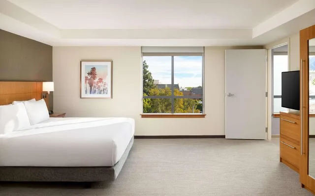 جناح بسرير كينج بغرفة نوم واحدة مع أريكة لذوي الإعاقة، Hyatt Place Pasadena 1/3