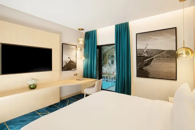 غرفة سوبيريور بسريرين منفصلين بإطلالة على المسبح، Maani Muscat Hotel & Suites 3/8