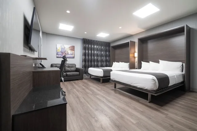 غرفة بسريرين كوين في الملحق، Hotel & Suites Le Dauphin Quebec 2/10