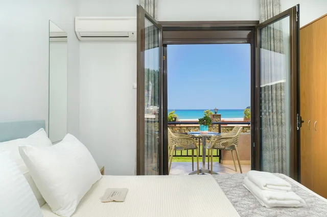 غرفة قياسية بسريرين منفصلين بإطلالة على البحر، Kamelia Hotel 2/6