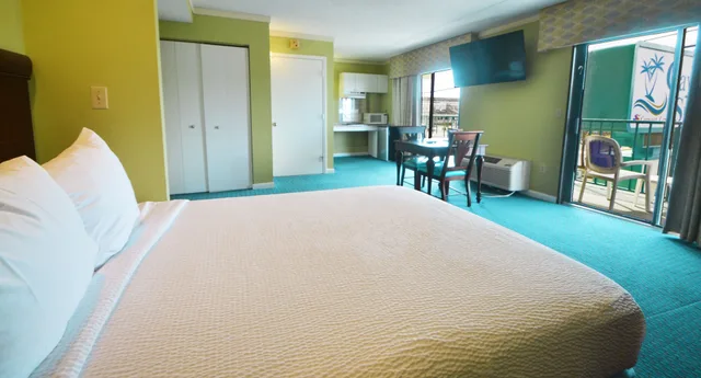 جناح بسرير كوين لذوي الإعاقة، Cayman Suites Hotel 3/7
