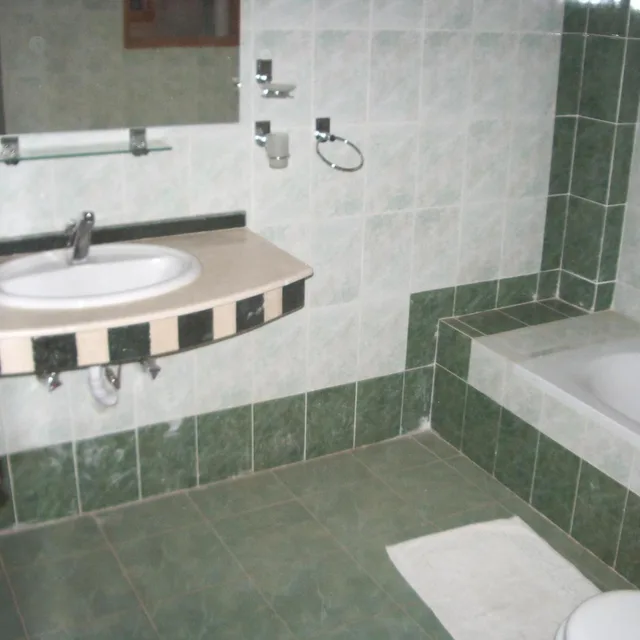 غرفة ثلاثية، Hotel Sheherazade 4/4