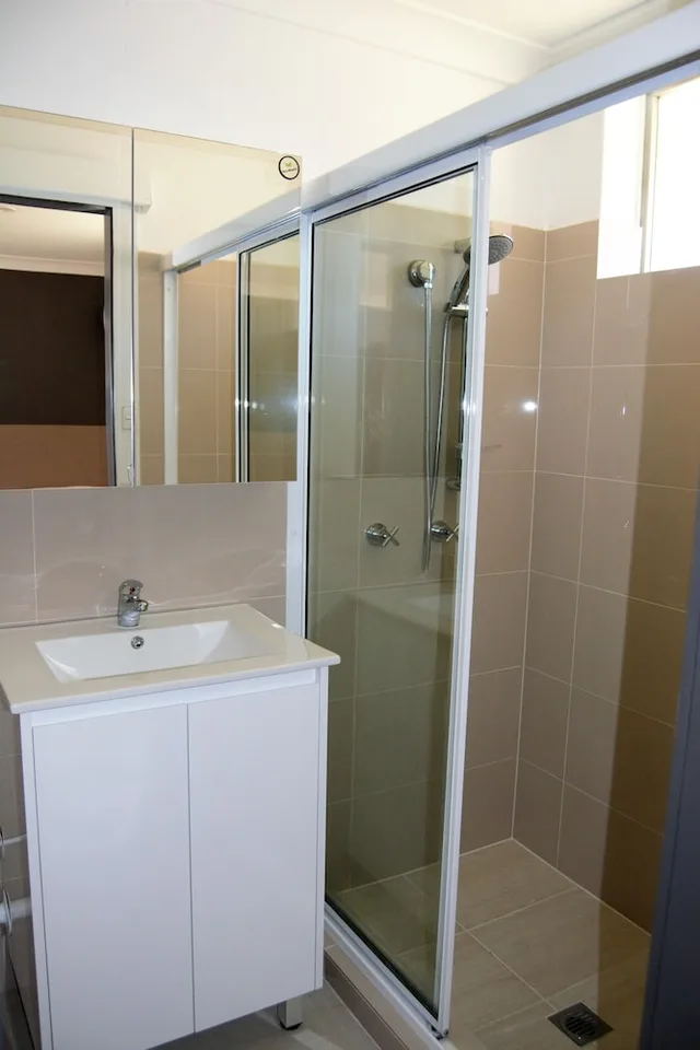غرفة عائلية بسرير مزدوج وسريرين منفصلين، Civic Motor Inn Cowra 5/6