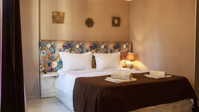 غرفة عائلية بسرير مزدوج وسرير فردي، New Metekhi Hotel 2/7